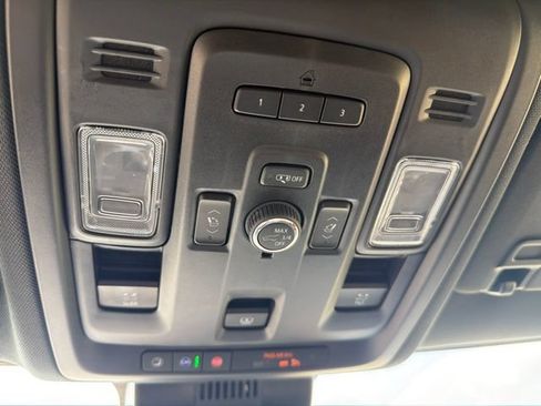 Used 2024 GMC Yukon AT4 w/ Technology Package AWD/4WD image 17