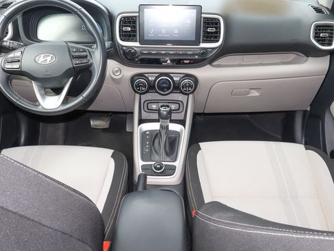 Used 2025 Hyundai Venue SEL FWD image 10