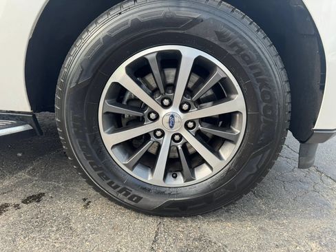 Used 2019 Ford Expedition XLT w/ Equipment Group 202A AWD/4WD image 41