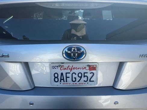 Used 2017 Toyota Prius Two w/ Prius Two Safety Plus Package FWD image 19