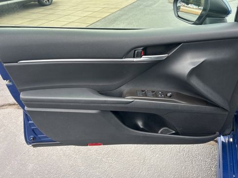 Used 2024 Toyota Camry SE image 3