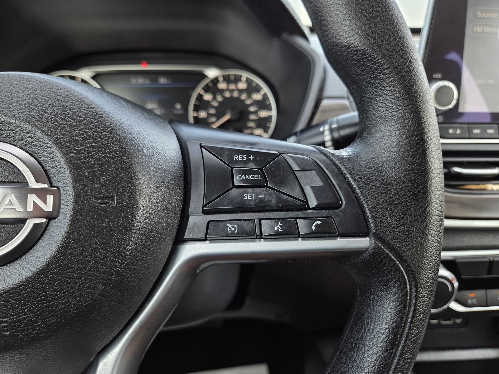 Used 2025 Nissan Altima 2.5 SV FWD image 47
