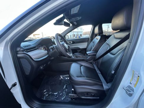 Used 2025 Jeep Compass Limited image 27