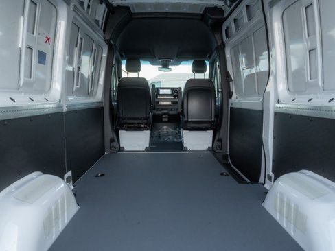 Used 2025 Mercedes-Benz Sprinter 2500 image 10