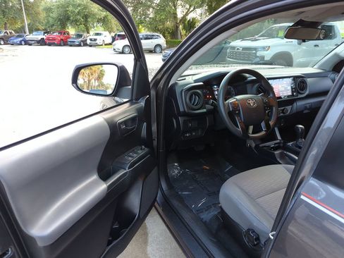 Used 2020 Toyota Tacoma SR w/ SR Convenience Package RWD image 7