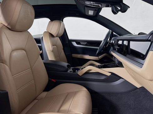 Used 2025 Porsche Cayenne Coupe image 7