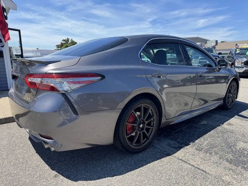 Used 2018 Toyota Camry XSE FWD image 9