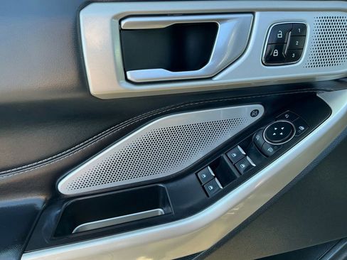 Used 2023 Ford Explorer Limited w/ Limited Technology Package image 16