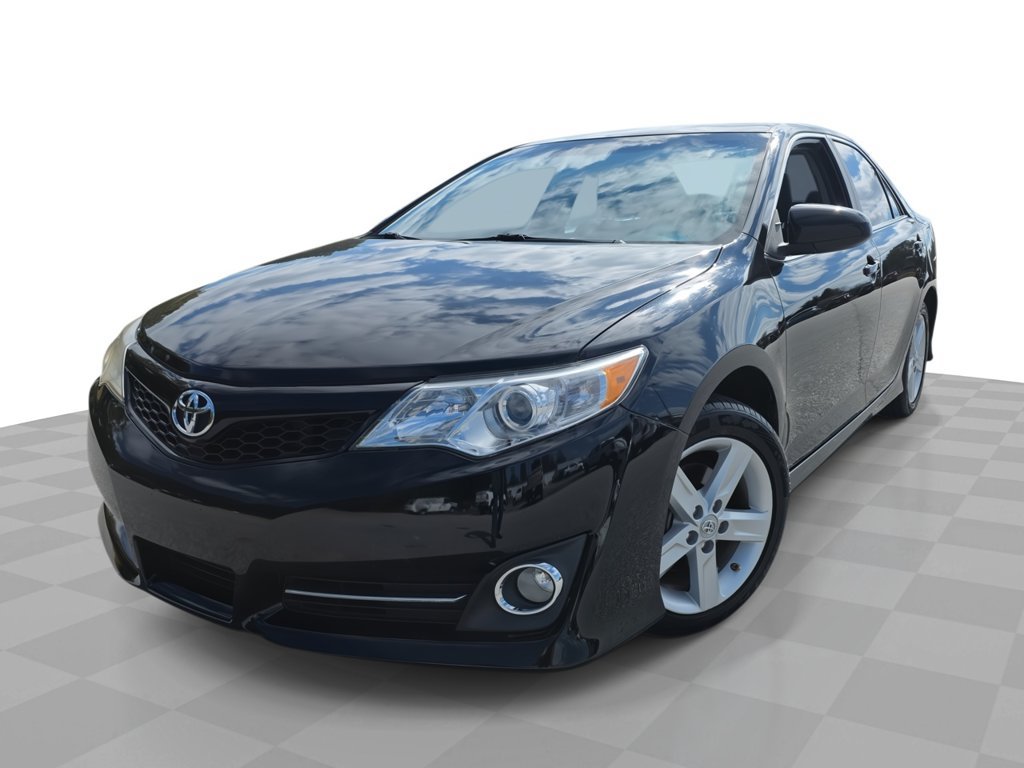 Used 2012 Toyota Camry SE FWD image 1