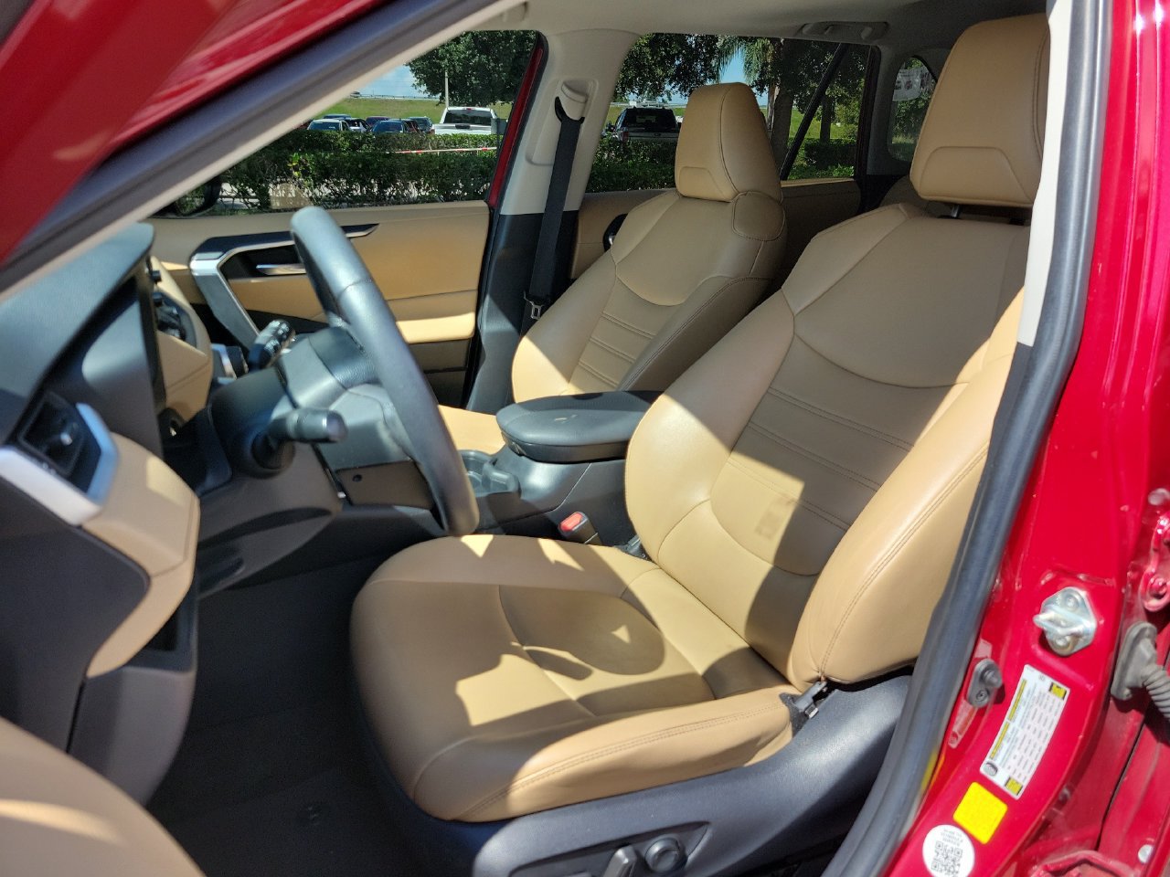 Used 2021 Toyota RAV4 XLE Premium FWD image 17