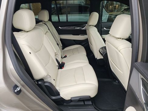 Used 2023 Cadillac XT6 Sport image 12