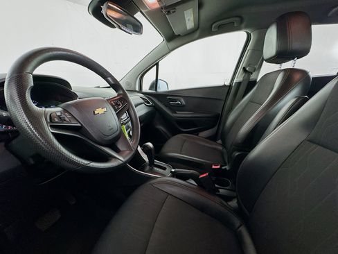 Used 2021 Chevrolet Trax LT AWD/4WD image 19