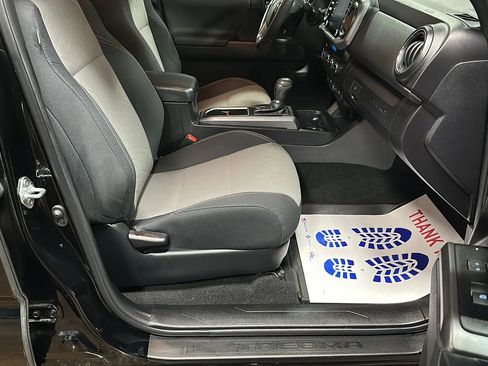 Used 2023 Toyota Tacoma TRD Off-Road image 16