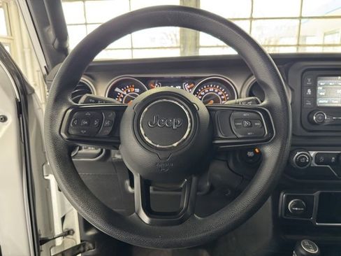 Used 2018 Jeep Wrangler Sport image 15