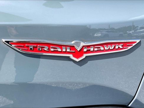 Used 2016 Jeep Renegade Trailhawk w/ Premium Trailhawk Package AWD/4WD image 8