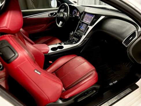 Used 2018 INFINITI Q60 Red Sport 400 w/ Sensory Package 3.0T Sport image 22