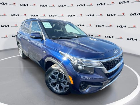 Certified 2023 Kia Seltos EX image 1