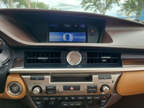 Used 2016 Lexus ES 350 w/ Luxury Package w/Wood Trim FWD image 20