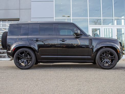 Used 2025 Land Rover Defender 110 V8 image 4