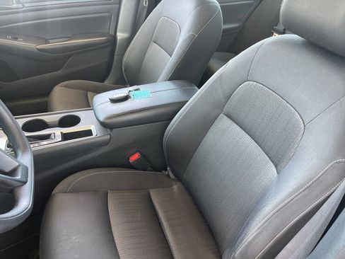 Used 2024 Nissan Altima 2.5 S FWD image 8