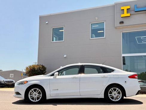 Used 2018 Ford Fusion SE w/ Equipment Group 602A FWD image 8