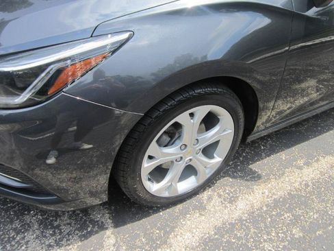 Used 2018 Chevrolet Cruze Premier FWD image 17