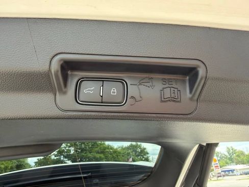 Used 2022 Ford Explorer XLT w/ Equipment Group 202A AWD/4WD image 15