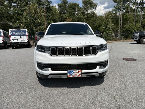 Used 2024 Jeep Wagoneer Series III AWD/4WD image 2