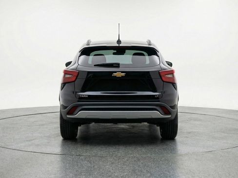 Used 2025 Chevrolet Trax LT w/ LT Convenience Package image 6