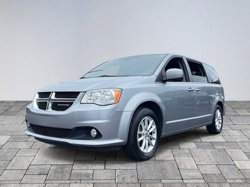 Used 2020 Dodge Grand Caravan SXT image 3