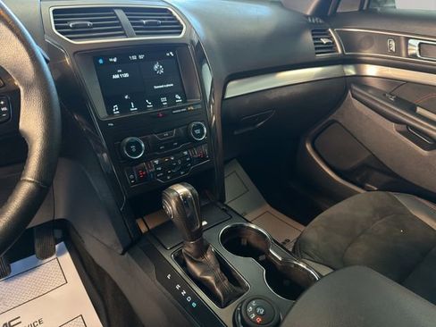 Used 2018 Ford Explorer XLT w/ Equipment Group 202A image 17