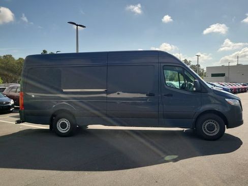 Used 2021 Mercedes-Benz Sprinter 2500 image 4