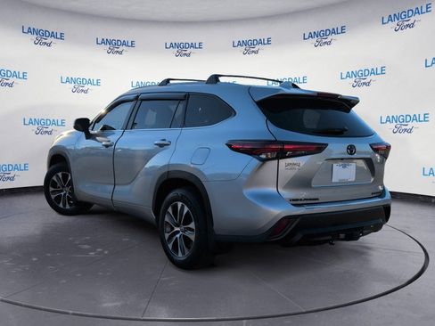 Used 2024 Toyota Highlander XLE image 9