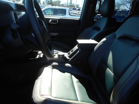 Used 2021 Ford Bronco Outer Banks image 8