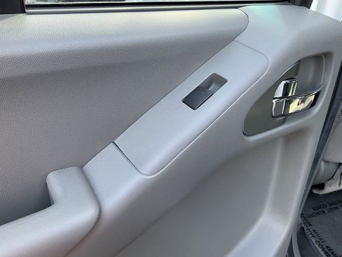 Used 2021 Nissan Frontier SV w/ Midnight Edition Floor Mats image 45