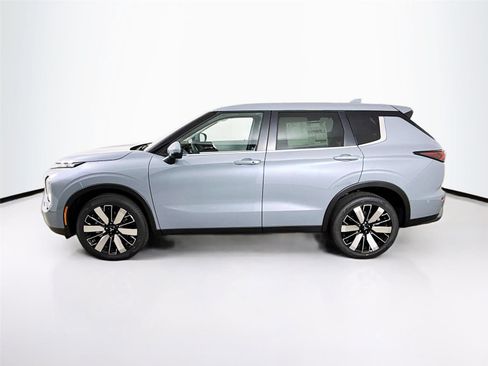 New 2026 Mitsubishi Outlander SE image 25