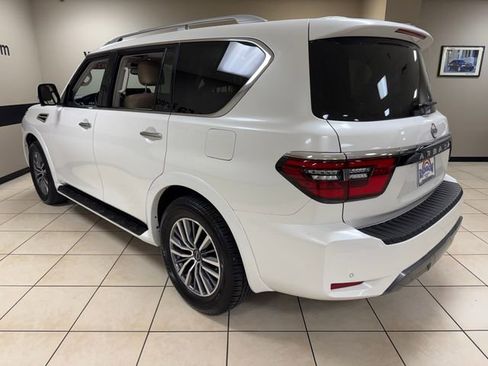 Used 2024 Nissan Armada SL w/ Captain's Chairs Package image 4