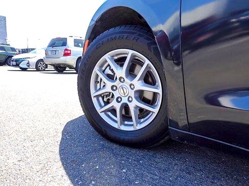 Used 2023 Chrysler Pacifica Touring-L FWD image 8