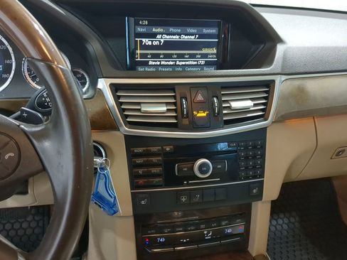 Used 2011 Mercedes-Benz E 350 4MATIC Sedan image 40