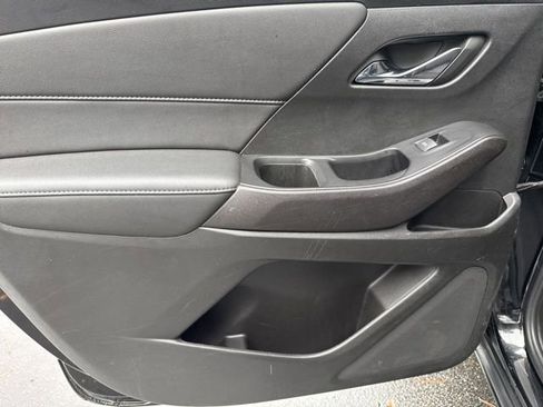 Used 2023 Chevrolet Traverse LT image 22