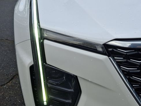 Used 2025 Cadillac XT4 Premium Luxury w/ Cold Weather Package image 9