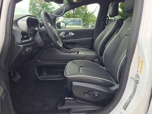 New 2026 Chrysler Pacifica Limited w/ S Appearance Package image 24
