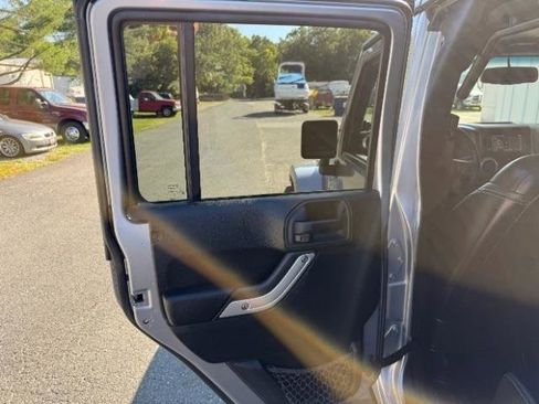 Used 2013 Jeep Wrangler Unlimited Sahara w/ Connectivity Group AWD/4WD image 16