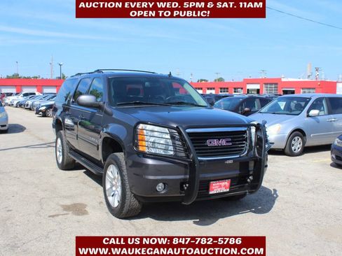 Used 2010 GMC Yukon XL SLT w/ SLT-2 Equipment Package AWD/4WD image 3