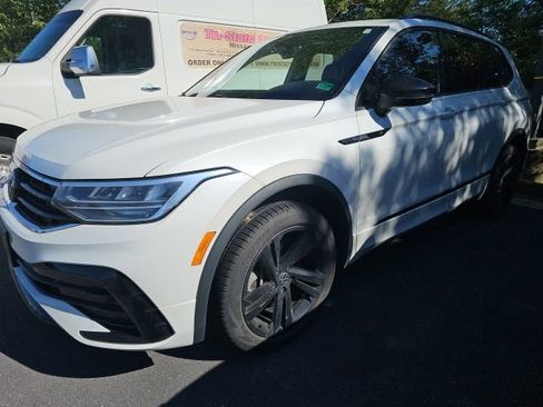 Used 2024 Volkswagen Tiguan SE R-Line AWD/4WD image 1