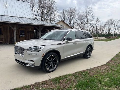 Used 2022 Lincoln Aviator Reserve w/ Equipment Group 201A image 2