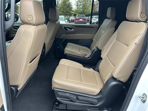 Used 2022 Chevrolet Suburban Premier image 20