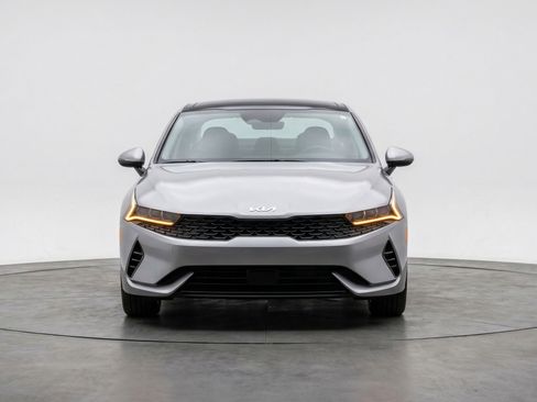 Used 2025 Kia K4 FWD image 2
