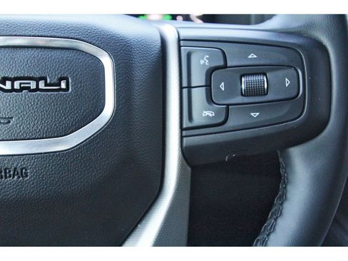 Used 2023 GMC Yukon XL Denali image 18