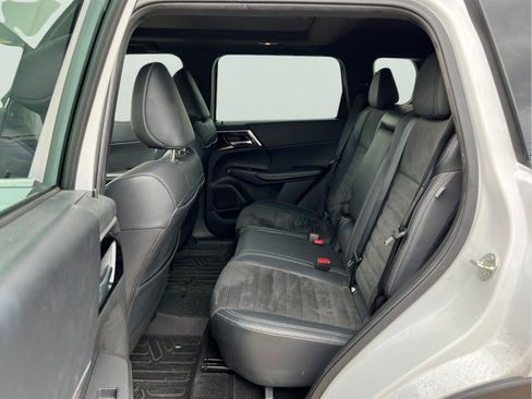 Used 2022 Mitsubishi Outlander SE FWD image 14
